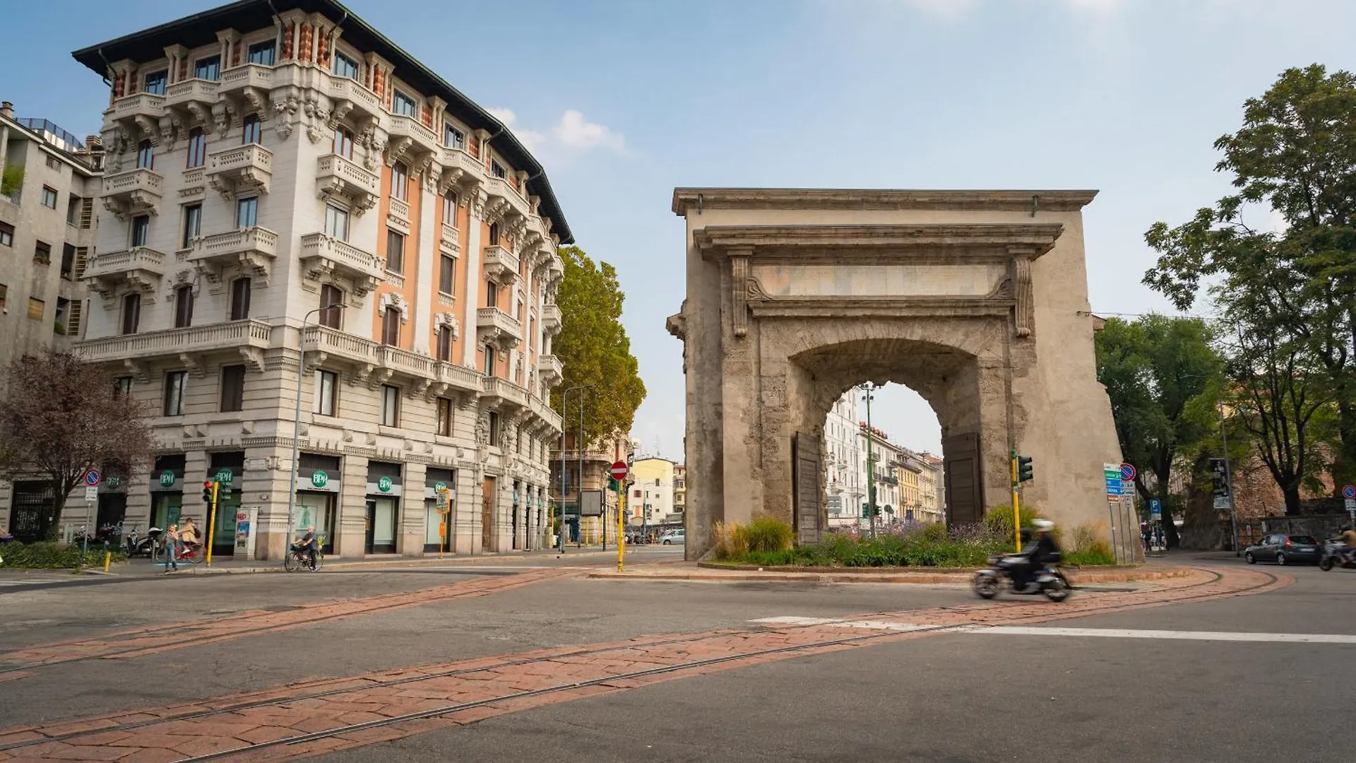 Milano - Porta Romana Free Wi-Fi, Netflix 0*, Milan Italy